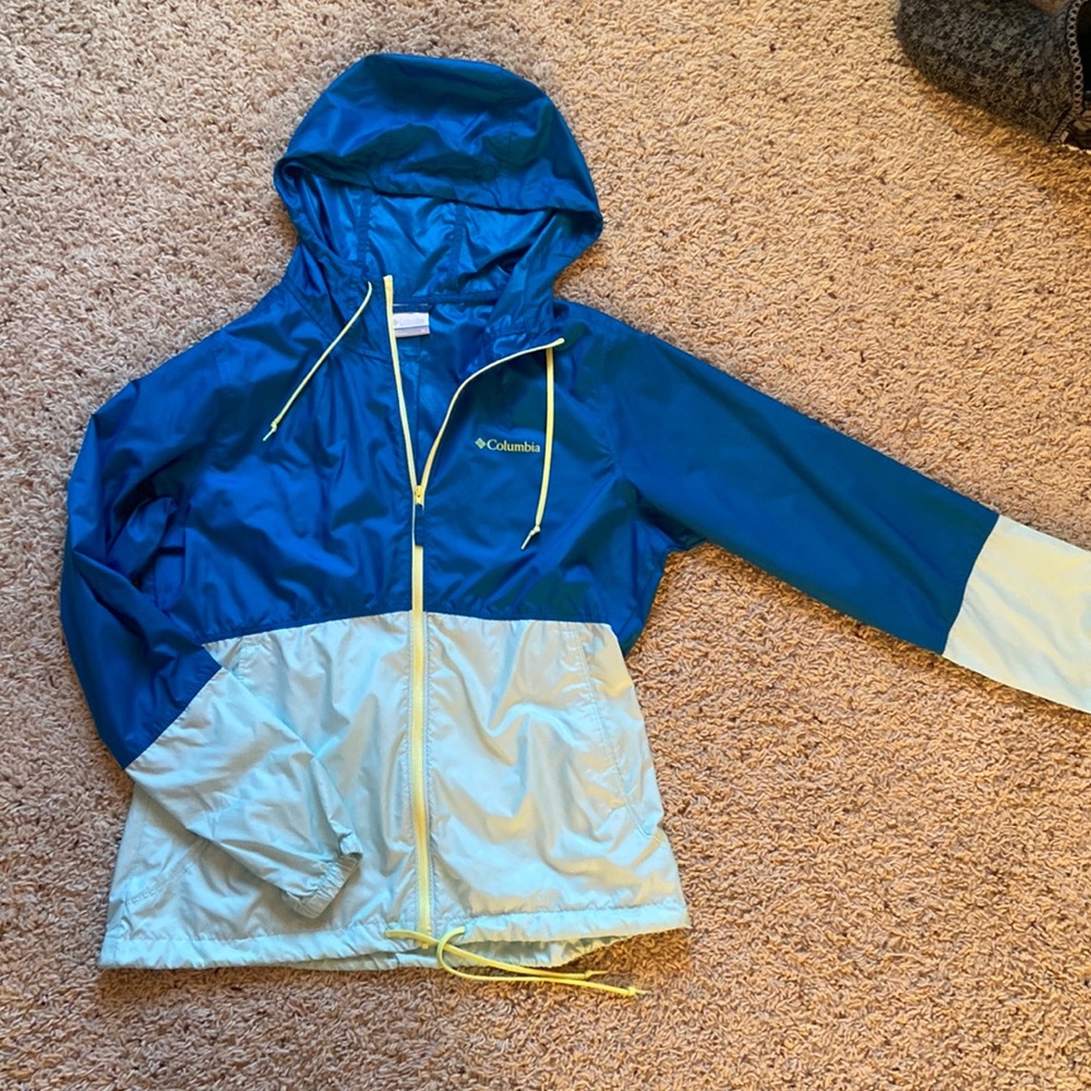 Columbia zip up wind breaker. Size medium